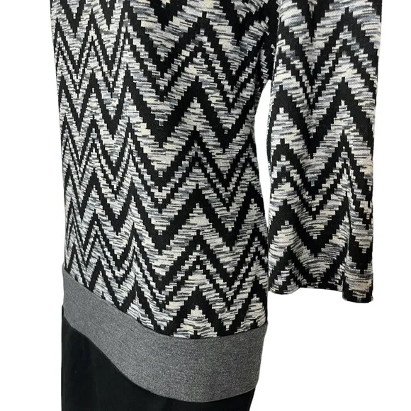Ronni Nicole Gray & Black Chevron 3/4 Long Sleeve Mini Knit Sheath Dress sz 12 - Picture 10 of 16